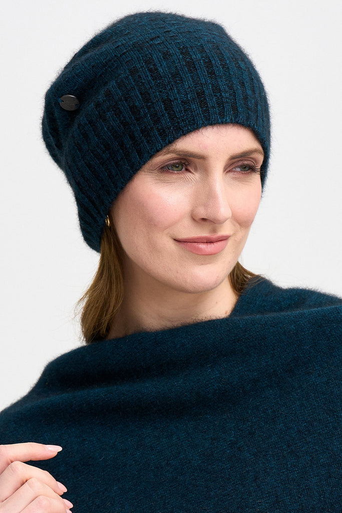 Womens Slouchy Beanie Peacock Black-0606