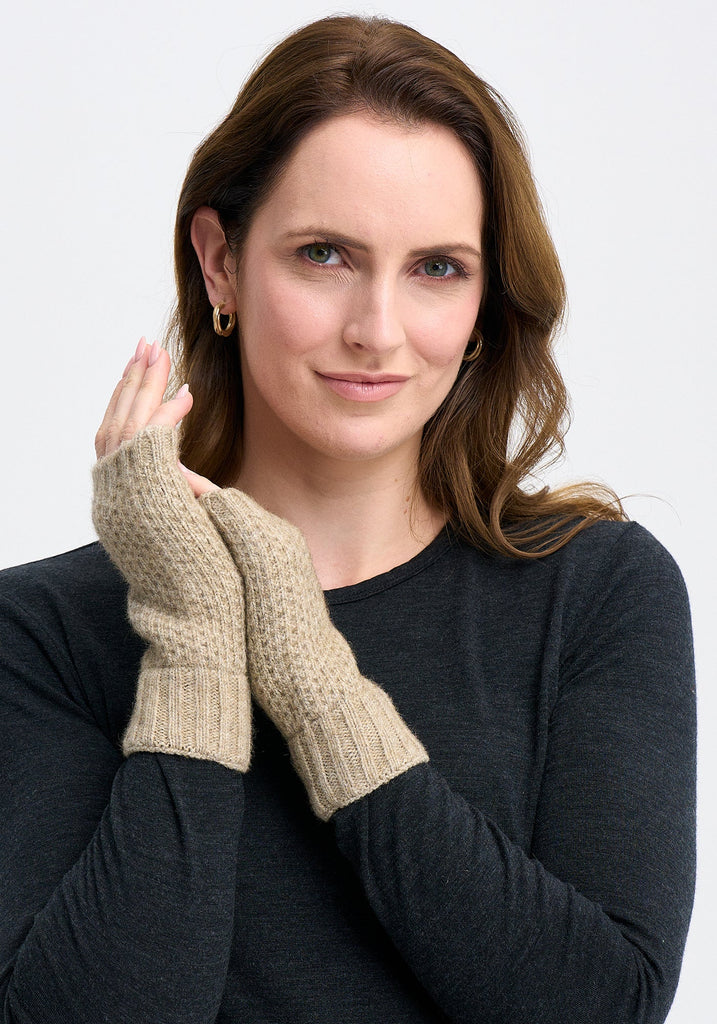 Finley Handwarmer Latte 0591
