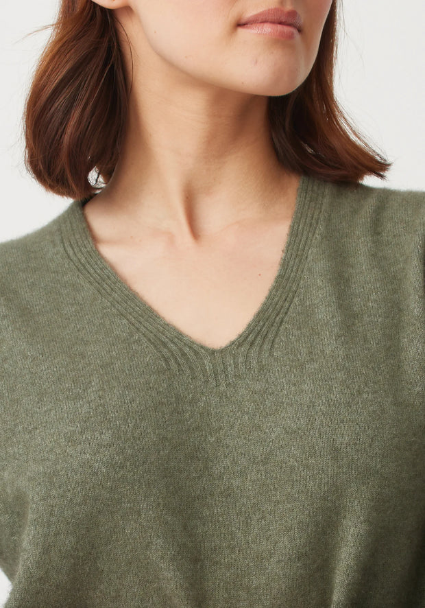 Womens Relax V Sweater Sage-100077