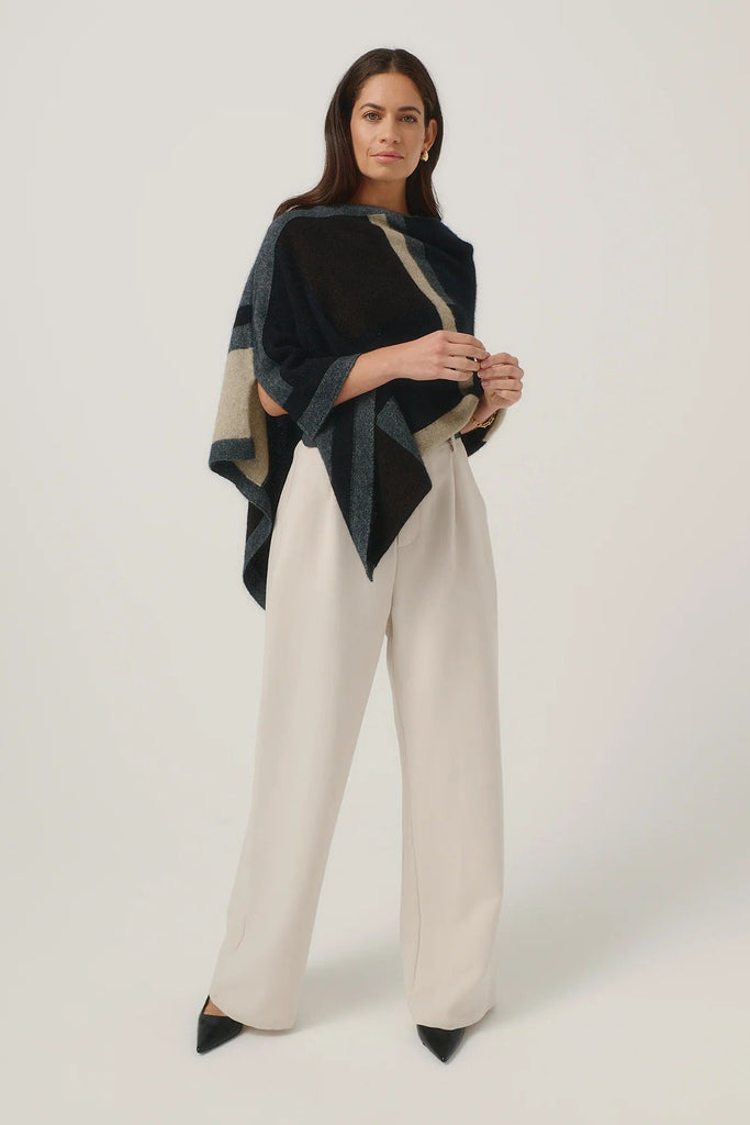 Womens Empress Poncho  Jet/Slate Multi 1677